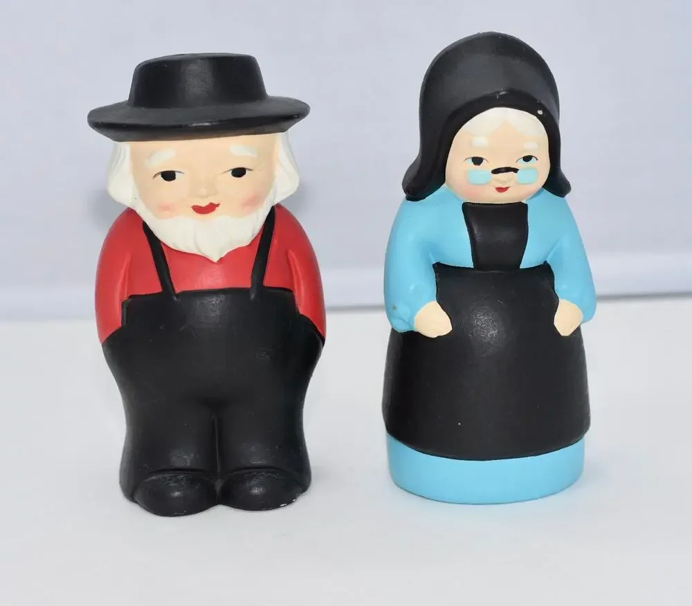 Vintage Amish Husband & Wife Farmers Hand painted Ceramic Salt & Pepper Shakers